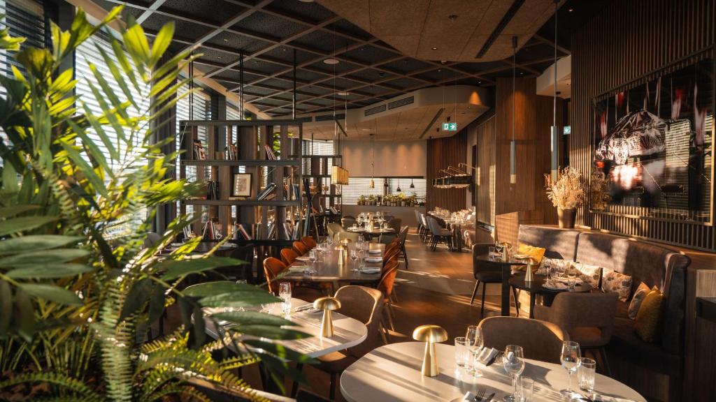 Radisson Blu Hotel at Porsche Design Tower Stuttgart - Resim 40