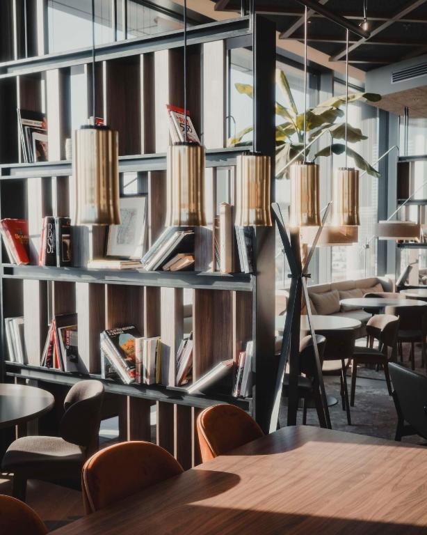 Radisson Blu Hotel at Porsche Design Tower Stuttgart - Resim 41