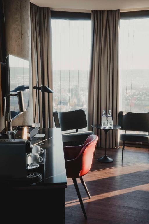 Radisson Blu Hotel at Porsche Design Tower Stuttgart - Resim 43