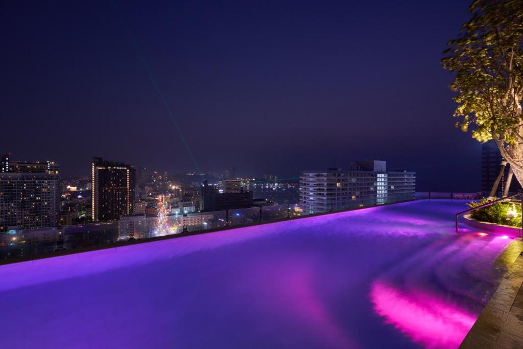 Bazén v ubytování Somerset Pattaya nebo v jeho okolí