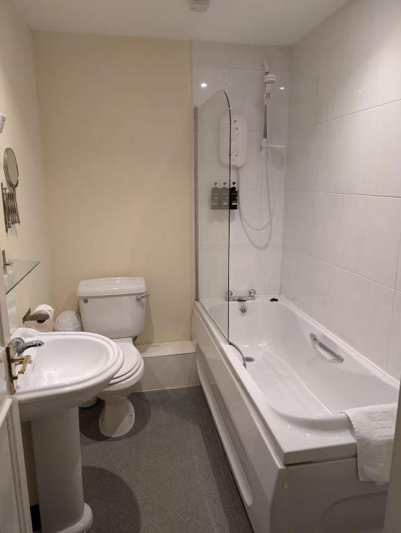 Gordon Arms Hotel - Habitación Familiar Con Baño Privado
