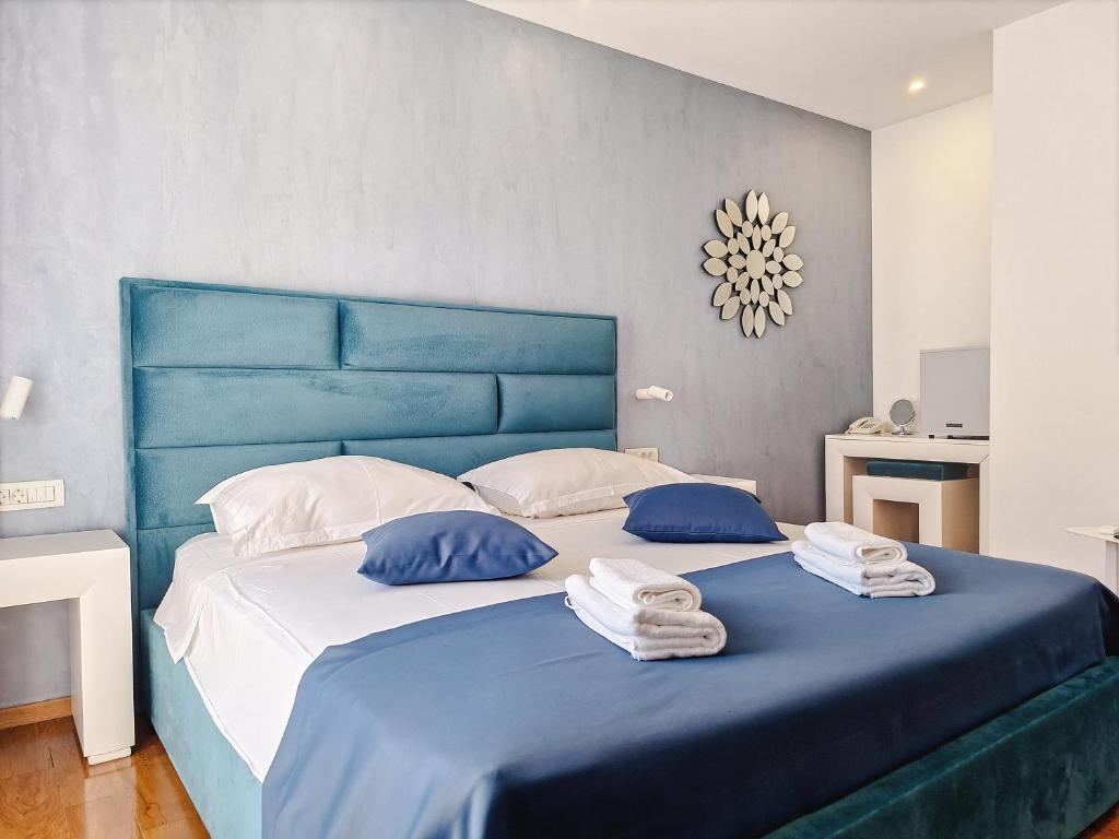 Postel nebo postele na pokoji v ubytování Kaša Rooms 1