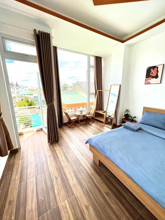 Ένα ή περισσότερα κρεβάτια σε δωμάτιο στο MiLo Home Đà Lạt