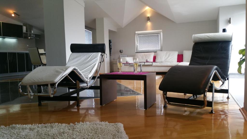 Posezení v ubytování Comfort Deluxe Kosmos Apartments