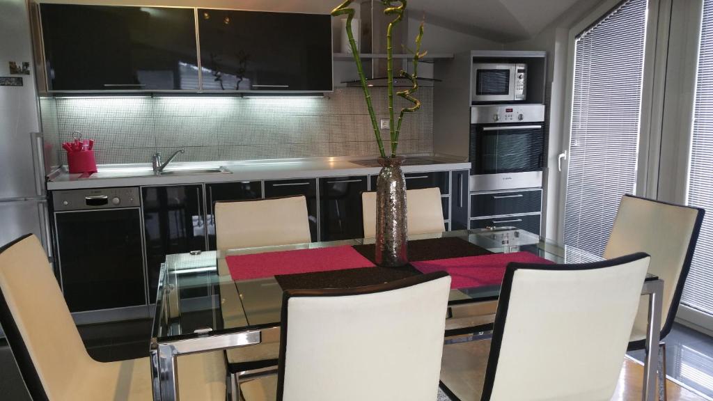Kuchyň nebo kuchyňský kout v ubytování Comfort Deluxe Kosmos Apartments