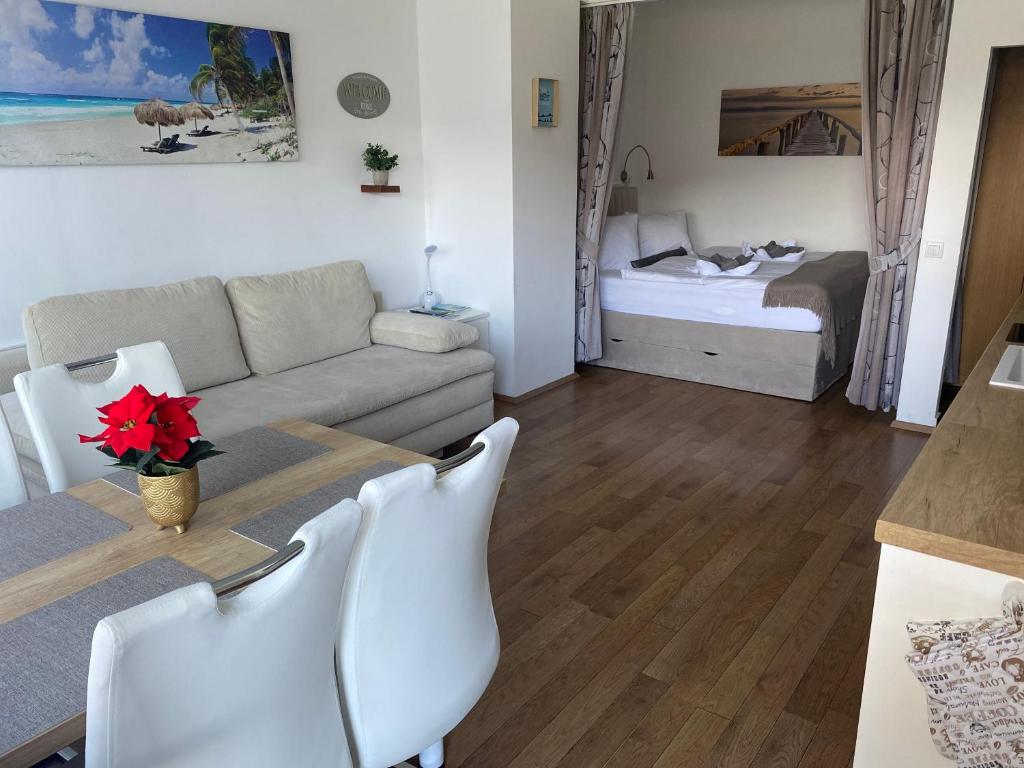 Letto o letti in una camera di Rosebeach Appartement am Ossiachersee und Gerlitzen Skipiste