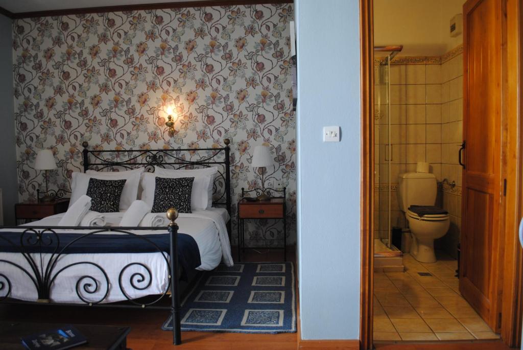 Postel nebo postele na pokoji v ubytování Andromachi's beloi hotel