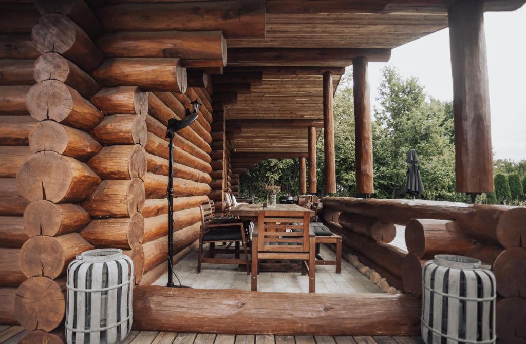 Fotografie z fotogalerie ubytování Fjordhygge - Authentic wood log cabin summerhouse near water, fjord and forest v destinaci Jægerspris
