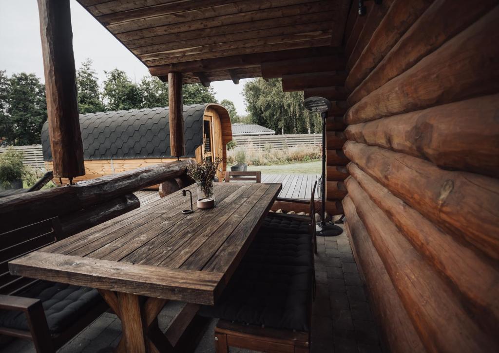 Fotografie z fotogalerie ubytování Fjordhygge - Authentic wood log cabin summerhouse near water, fjord and forest v destinaci Jægerspris