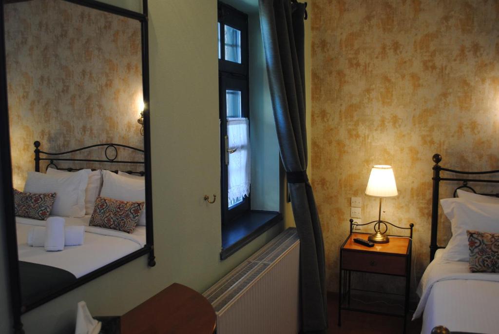 Postel nebo postele na pokoji v ubytování Andromachi's beloi hotel