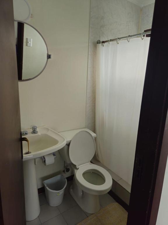 Koupelna v ubytování Hostal Esquina 601 Carampangue
