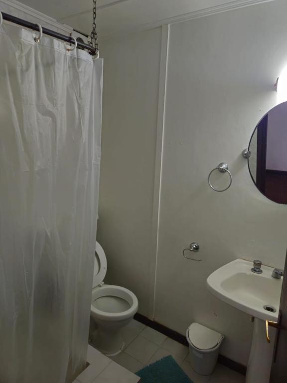 Koupelna v ubytování Hostal Esquina 601 Carampangue
