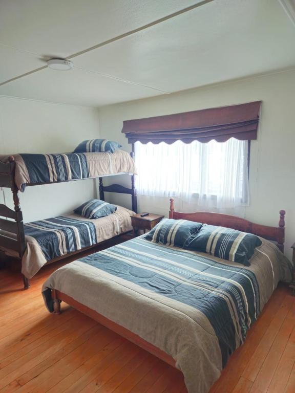 Postel nebo postele na pokoji v ubytování Hostal Esquina 601 Carampangue