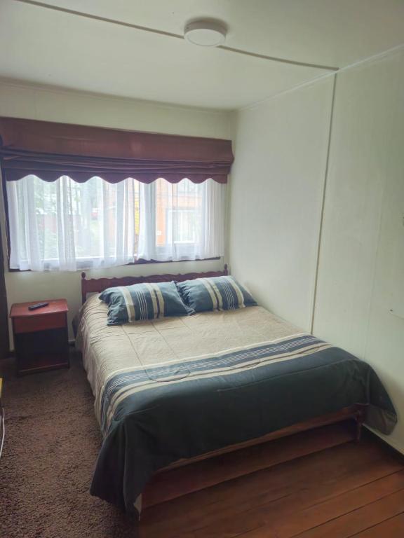 Postel nebo postele na pokoji v ubytování Hostal Esquina 601 Carampangue