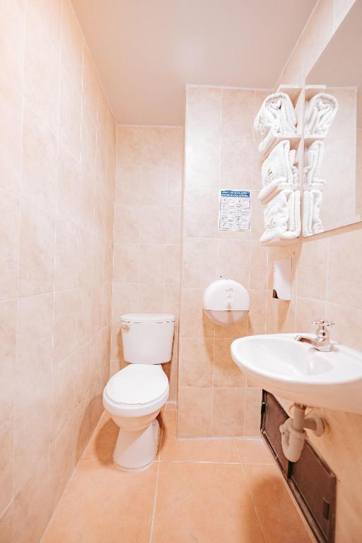 Koupelna v ubytování HOTEL VERANO