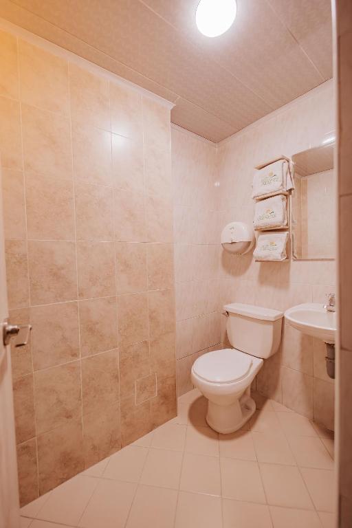 Koupelna v ubytování HOTEL VERANO