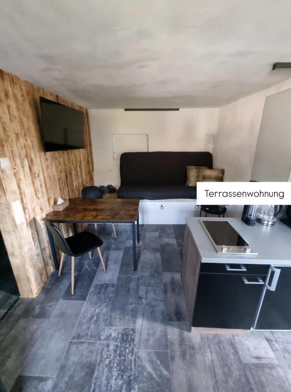 A kitchen or kitchenette at Ferienwohnung Tostner Burgblick