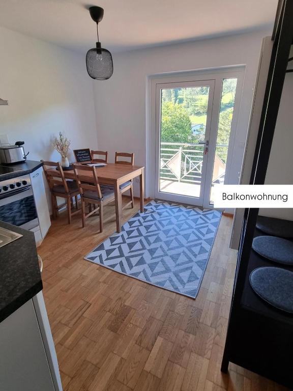 A kitchen or kitchenette at Ferienwohnung Tostner Burgblick