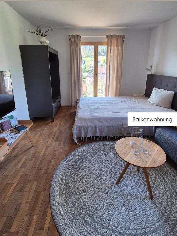 A bed or beds in a room at Ferienwohnung Tostner Burgblick