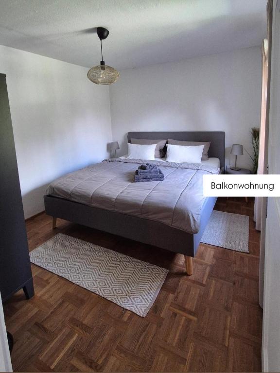 A bed or beds in a room at Ferienwohnung Tostner Burgblick