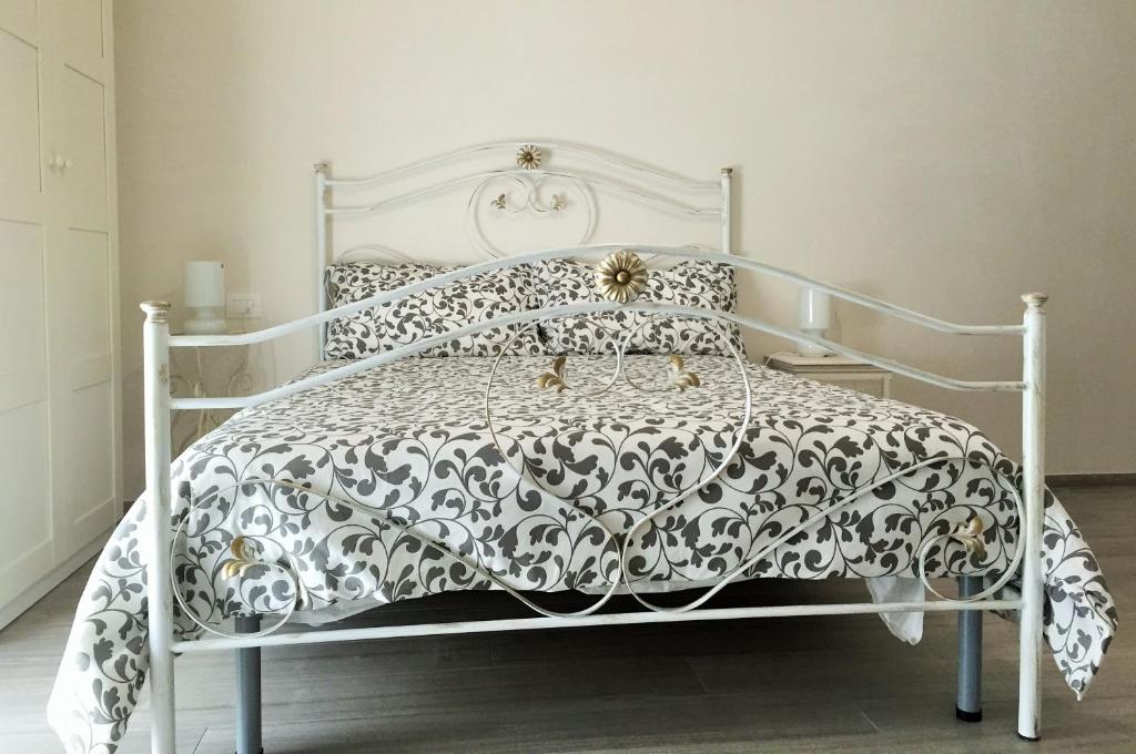 A bed or beds in a room at Profumo d'aMARE