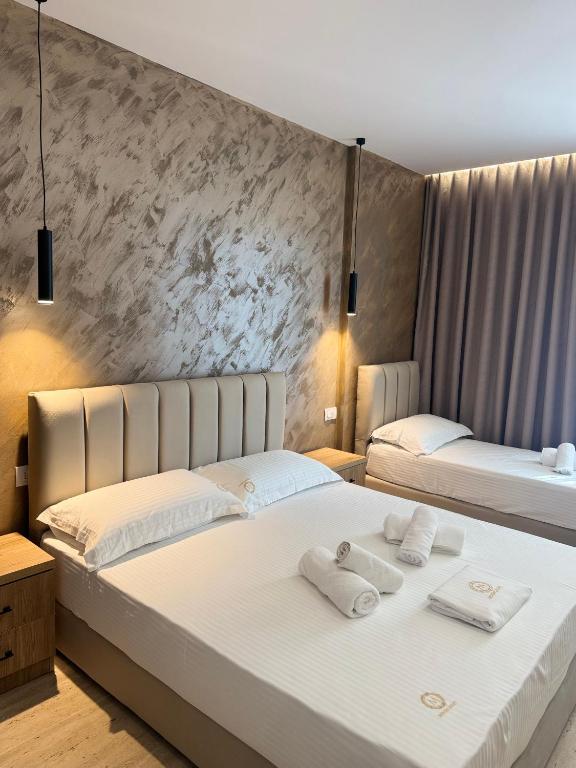Postel nebo postele na pokoji v ubytování Moonlight Hotel