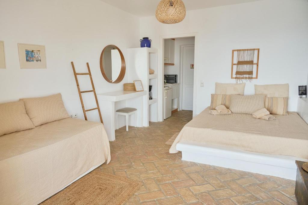 a living room with two beds and a couch at Villa Von Sophia in Petriaí