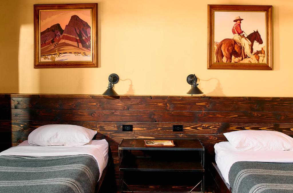 Postel nebo postele na pokoji v ubytování Pioneertown Motel