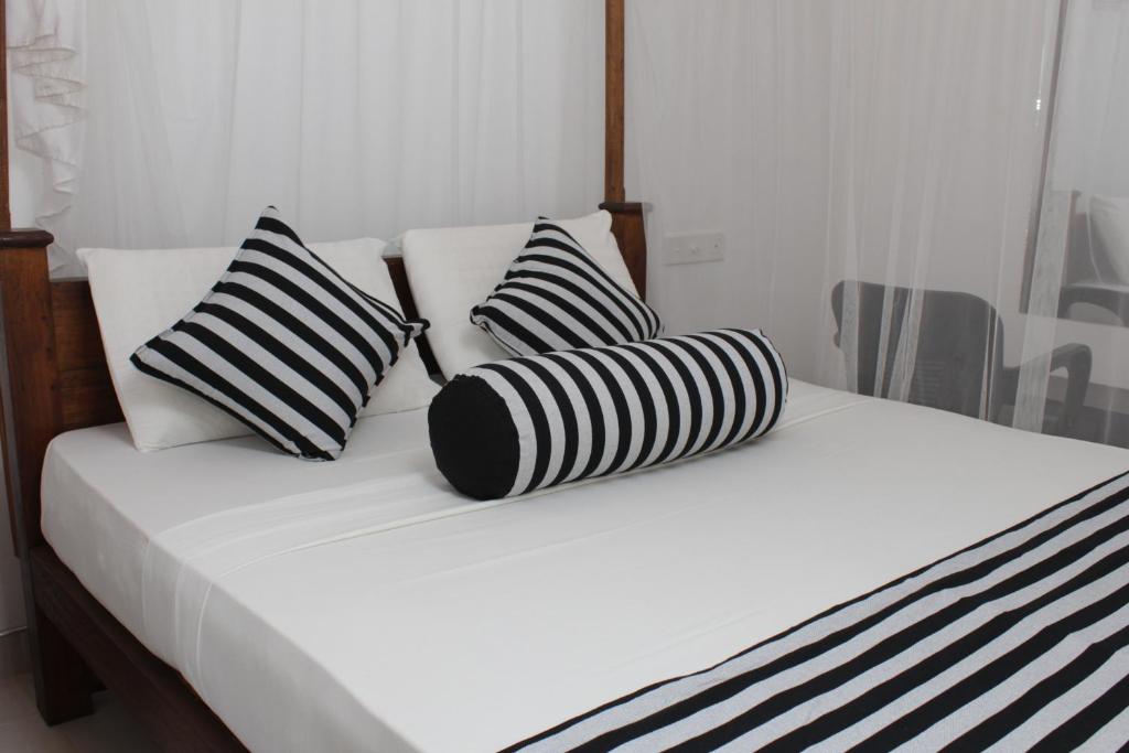 Sigiriya Sun Shine Villa - 5