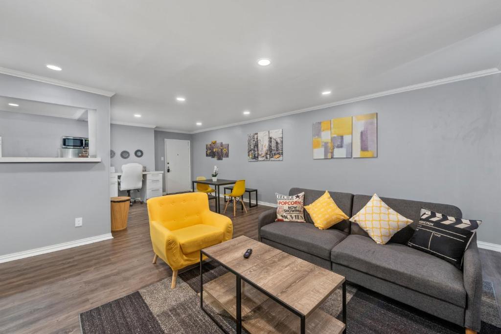 Stylish 2-Bedroom Apartment Near Toyota Center and Med Center, Houston ...