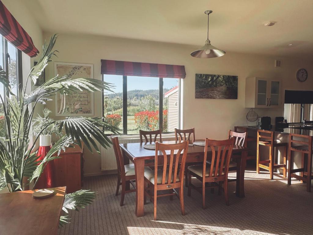 a dining room with a table and chairs at Mountain View Retreat in Hokitika