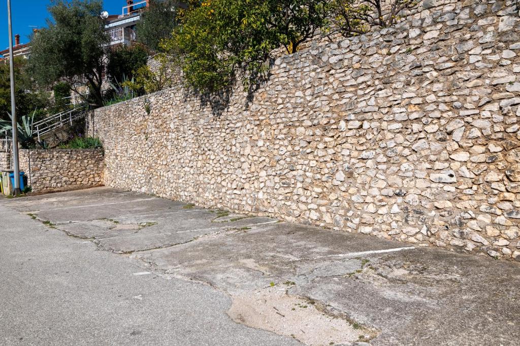 Zdjęcie z galerii obiektu Apartments with parking spaces Rabac, Labin - 7622 w Rabacu