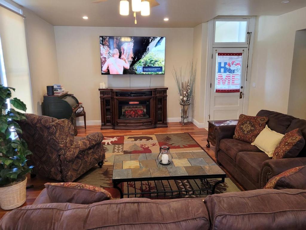 a living room with a couch and a fireplace at Newly remodeled mountain home! in Floriston