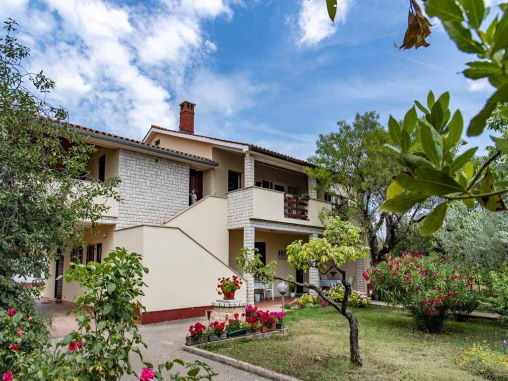 Apartment in Valbandon near Adriatic Beach