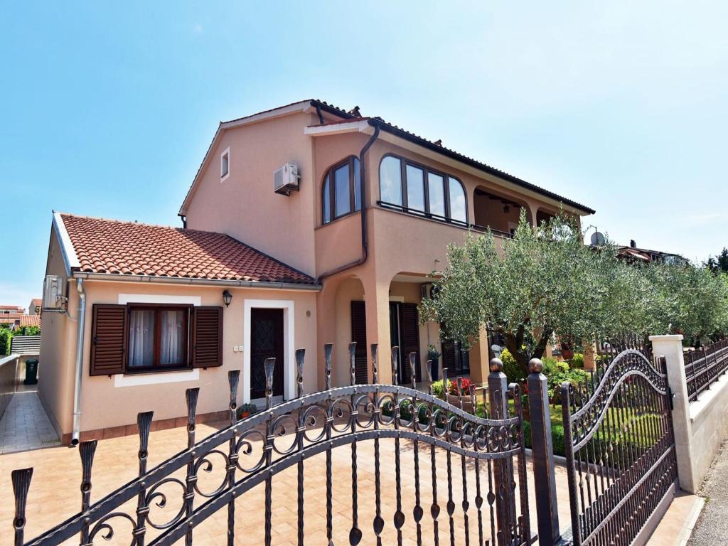 Apartment in Pula near Hidrobaza Beach