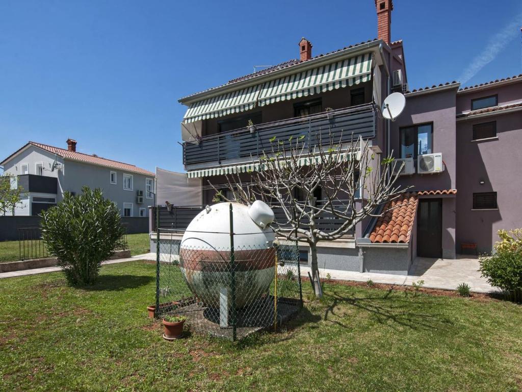 a ball in a cage in front of a building at Studio in Valbandon near Brijuni National Park in Valbandon