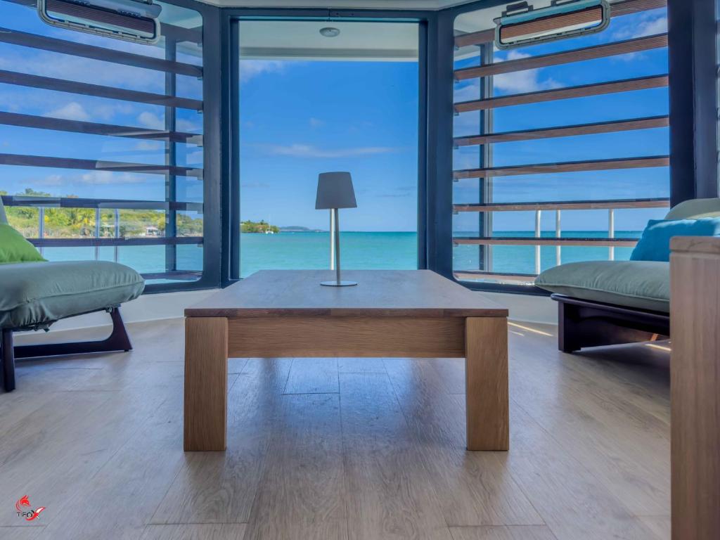 Posezení v ubytování Maison sur l eau dom nature lodge & spa sainte luce