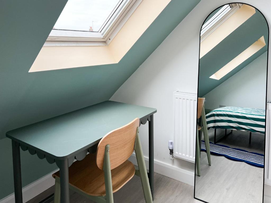 Zozy Clitterhouse - Double Room