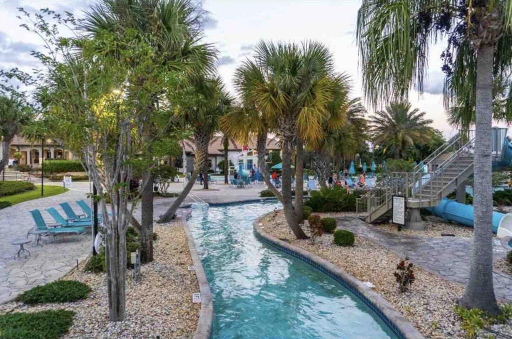 Bazén v ubytování FREE Resort Fun! Private Pool! Near Theme Parks! nebo v jeho okolí