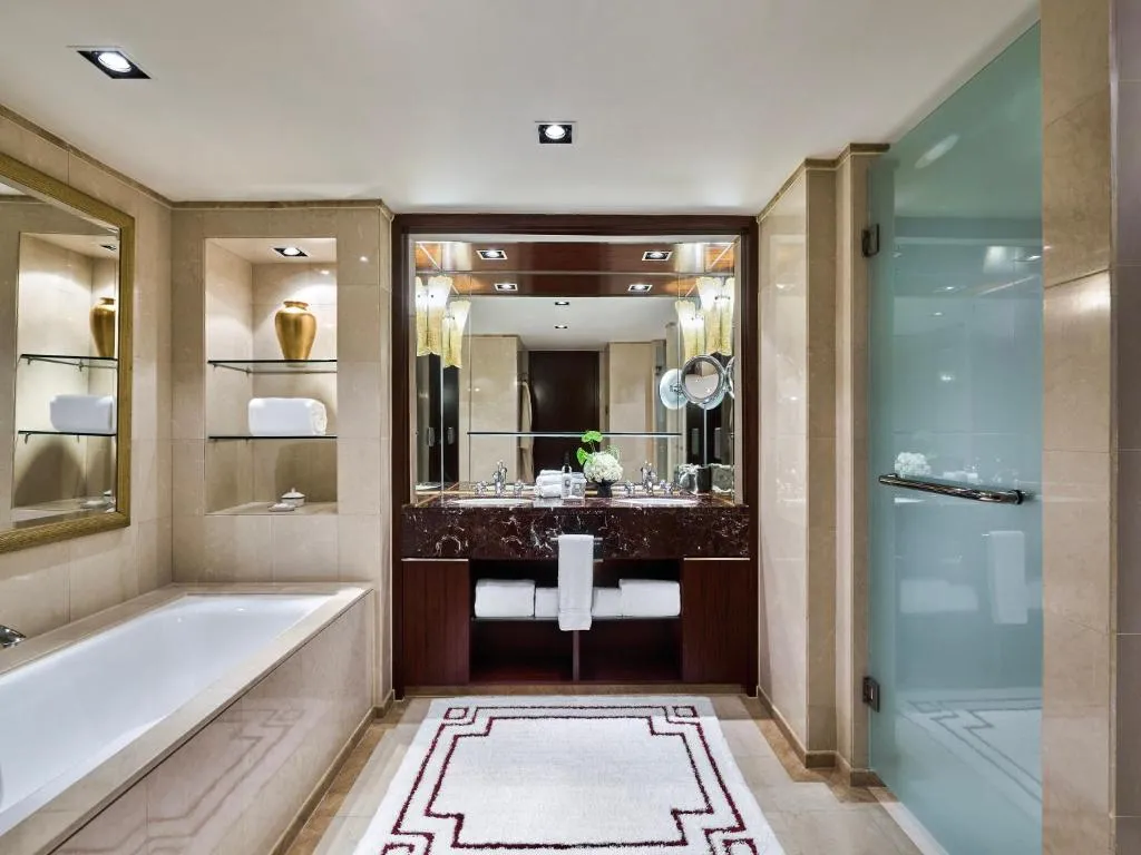 Premier Suite, 1 Bedroom Suite, 1 King, Nanjing West RD view
