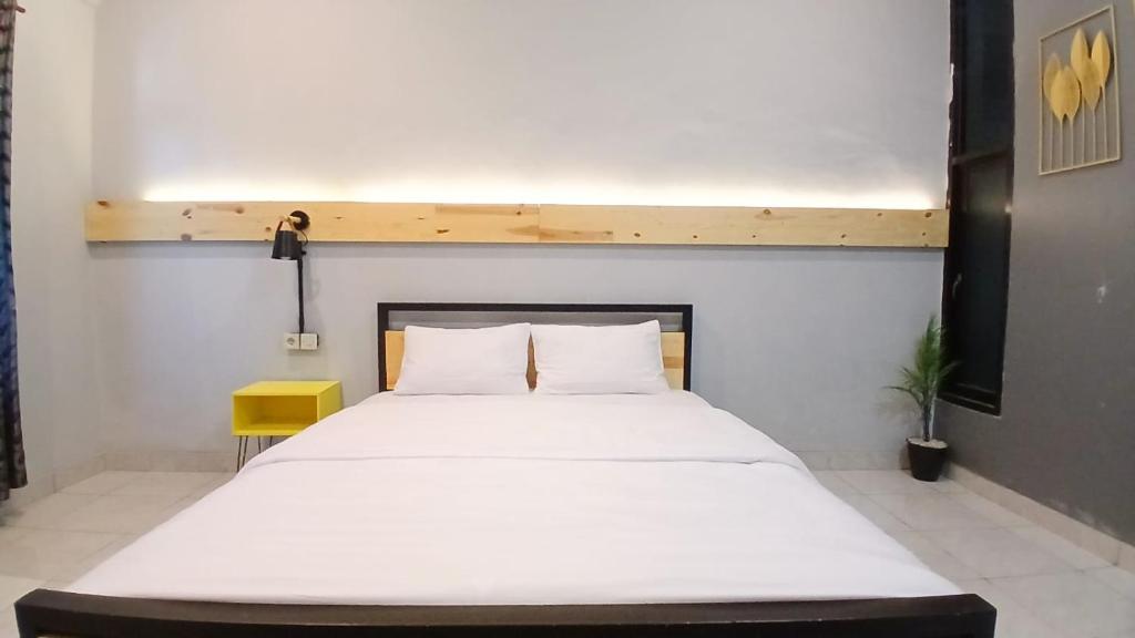 Kenewae Living Near Alun-alun Wonosari Mitra RedDoorz - Chambre Double De Luxe