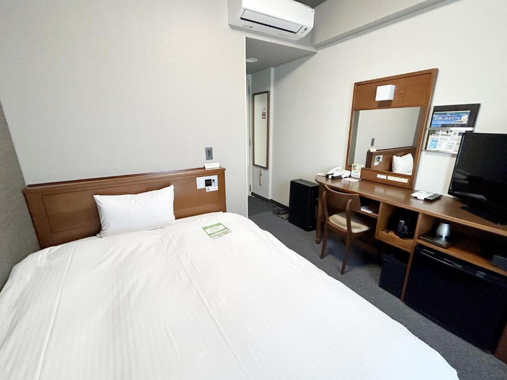Postel nebo postele na pokoji v ubytování Hotel Route-Inn Iwata Inter