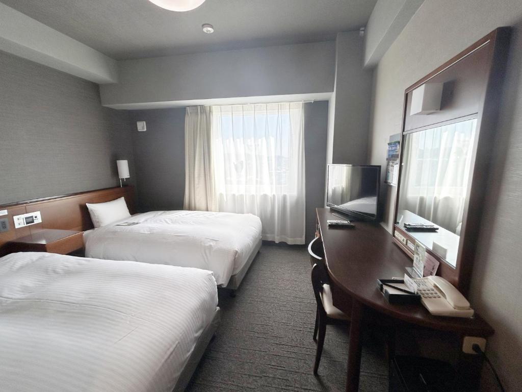 Postel nebo postele na pokoji v ubytování Hotel Route-Inn Iwata Inter