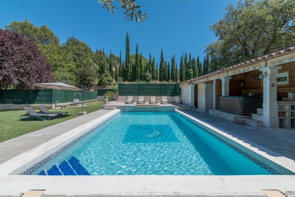 Swimmingpoolen hos eller tæt på Domaine du Courroussouve