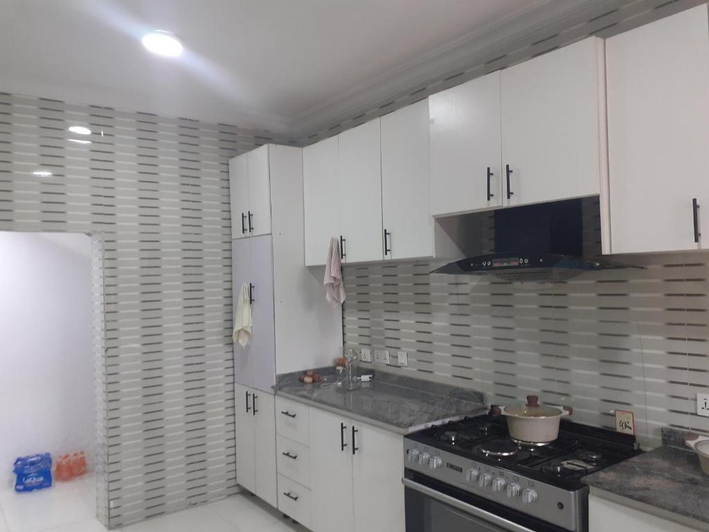 Kuchyň nebo kuchyňský kout v ubytování Whitestown apartments
