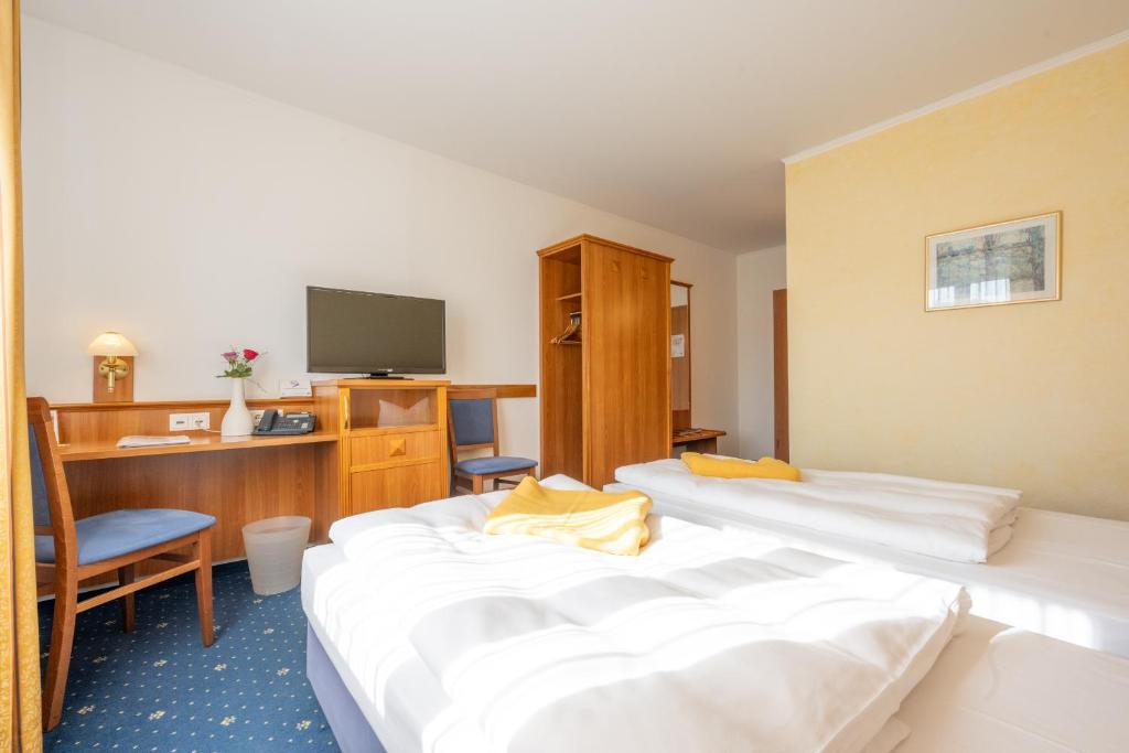 Postel nebo postele na pokoji v ubytování Hotel Haslbach FGZ