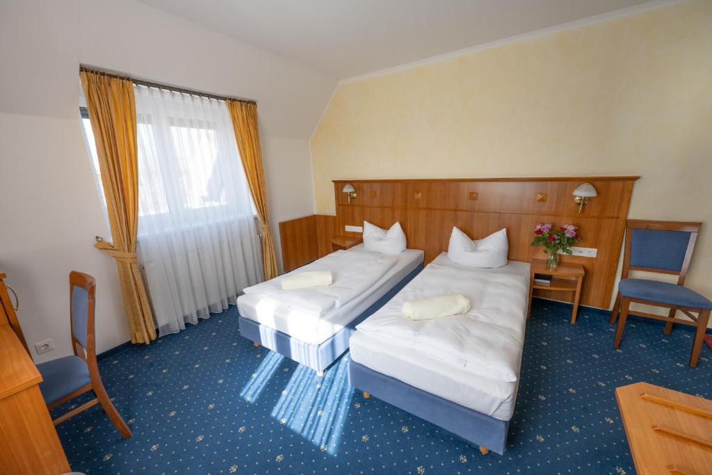 Postel nebo postele na pokoji v ubytování Hotel Haslbach FGZ