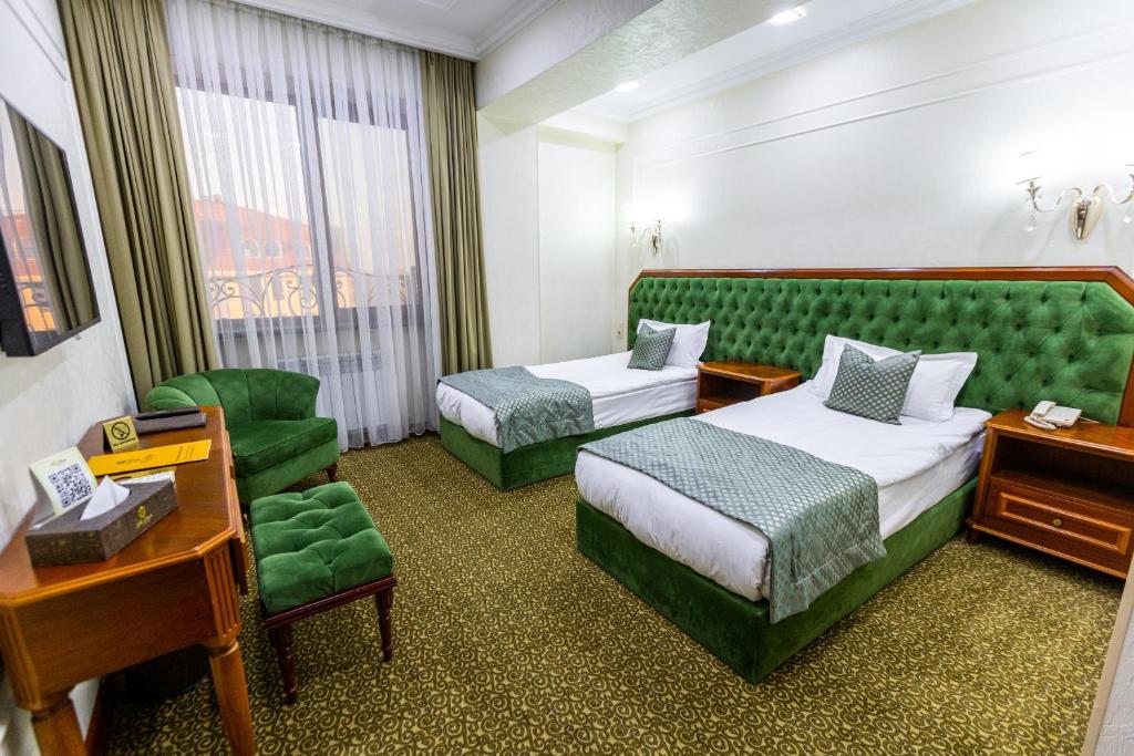 Plaza Hotel Almaty - 