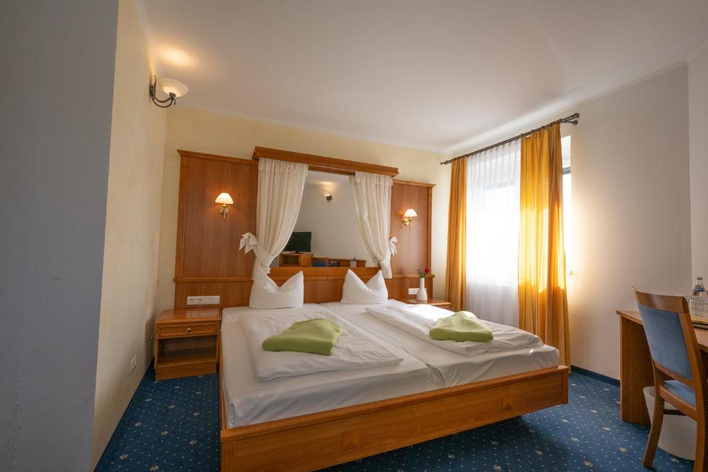 Postel nebo postele na pokoji v ubytování Hotel Haslbach FGZ
