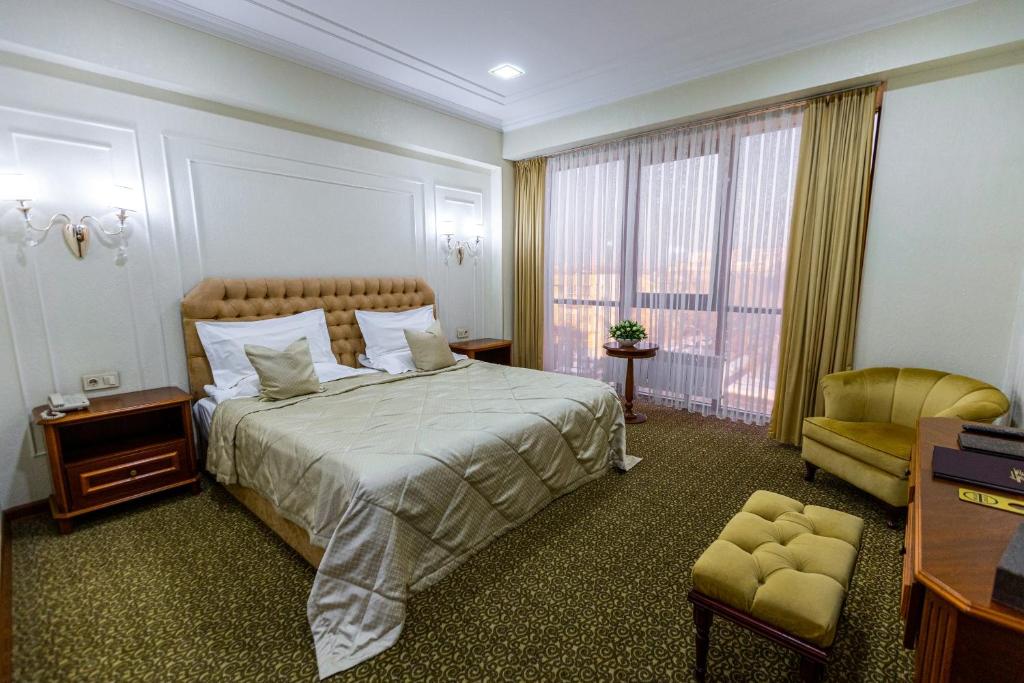 Plaza Hotel Almaty - 
